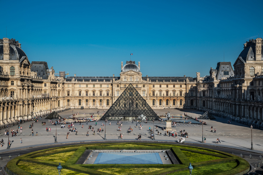 Musée du Louvre The glass pyramid is the main entrance to the museum. Pyramide du Louvre © arch. I.M. Pei