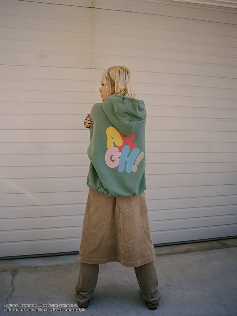 ポップなグラフィックtシャツ フーディの リアルトーク カオスの魅力とは Ut Magazine ポップなグラフィックtシャツ フーディの リアルトーク カオスの魅力とは Ut Magazine