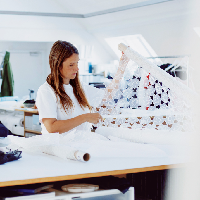 Trang phục đời thường qua lăng kính lãng mạn của nhà thiết kế couture.