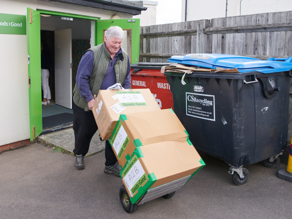 The day we visited, volunteers from Wales had arrived to pick up children’s clothing from UNIQLO. UNIQLO staff chipped in, ensuring a smooth transfer of the goods. Pictured in the middle photo is a handful of 20GB SIM cards.