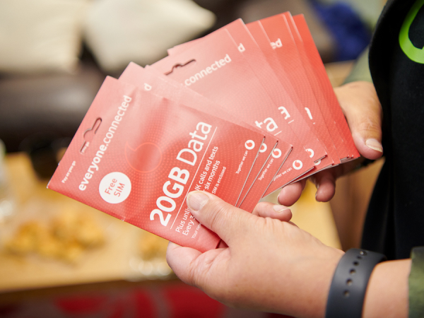 The day we visited, volunteers from Wales had arrived to pick up children’s clothing from UNIQLO. UNIQLO staff chipped in, ensuring a smooth transfer of the goods. Pictured in the middle photo is a handful of 20GB SIM cards.