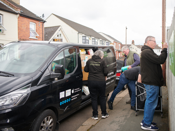 The day we visited, volunteers from Wales had arrived to pick up children’s clothing from UNIQLO. UNIQLO staff chipped in, ensuring a smooth transfer of the goods. Pictured in the middle photo is a handful of 20GB SIM cards.