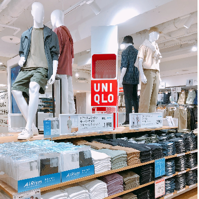 ユニクロ 天神店 - UNIQLO LIVE STATION