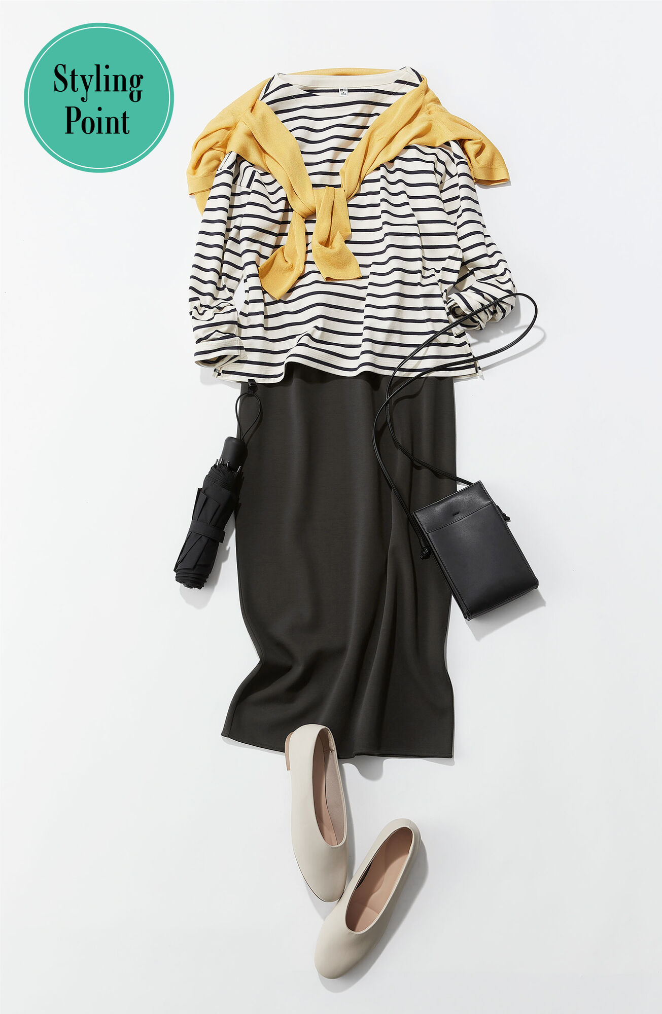 白いコンフィールタッチラウンドシューズと黒いレザータッチミニツールショルダーバッグを使ったコーディネート