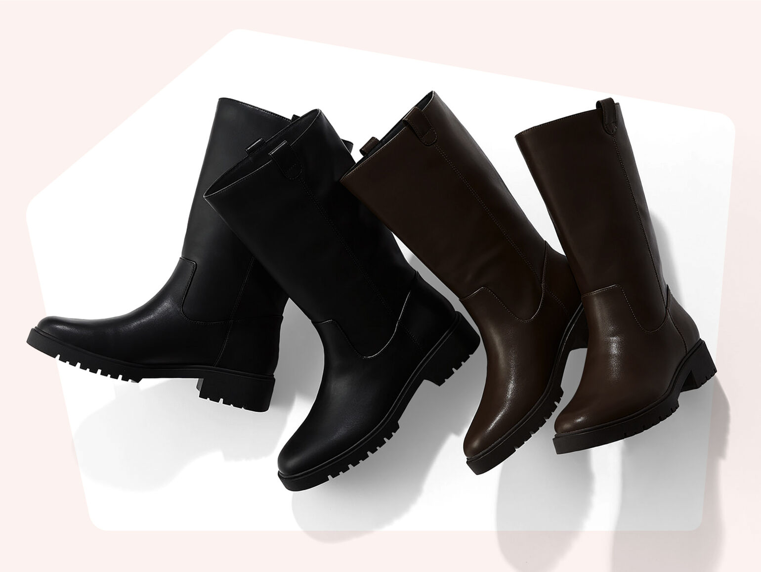 黒とブラウンのコンフィールタッチミドルブーツ