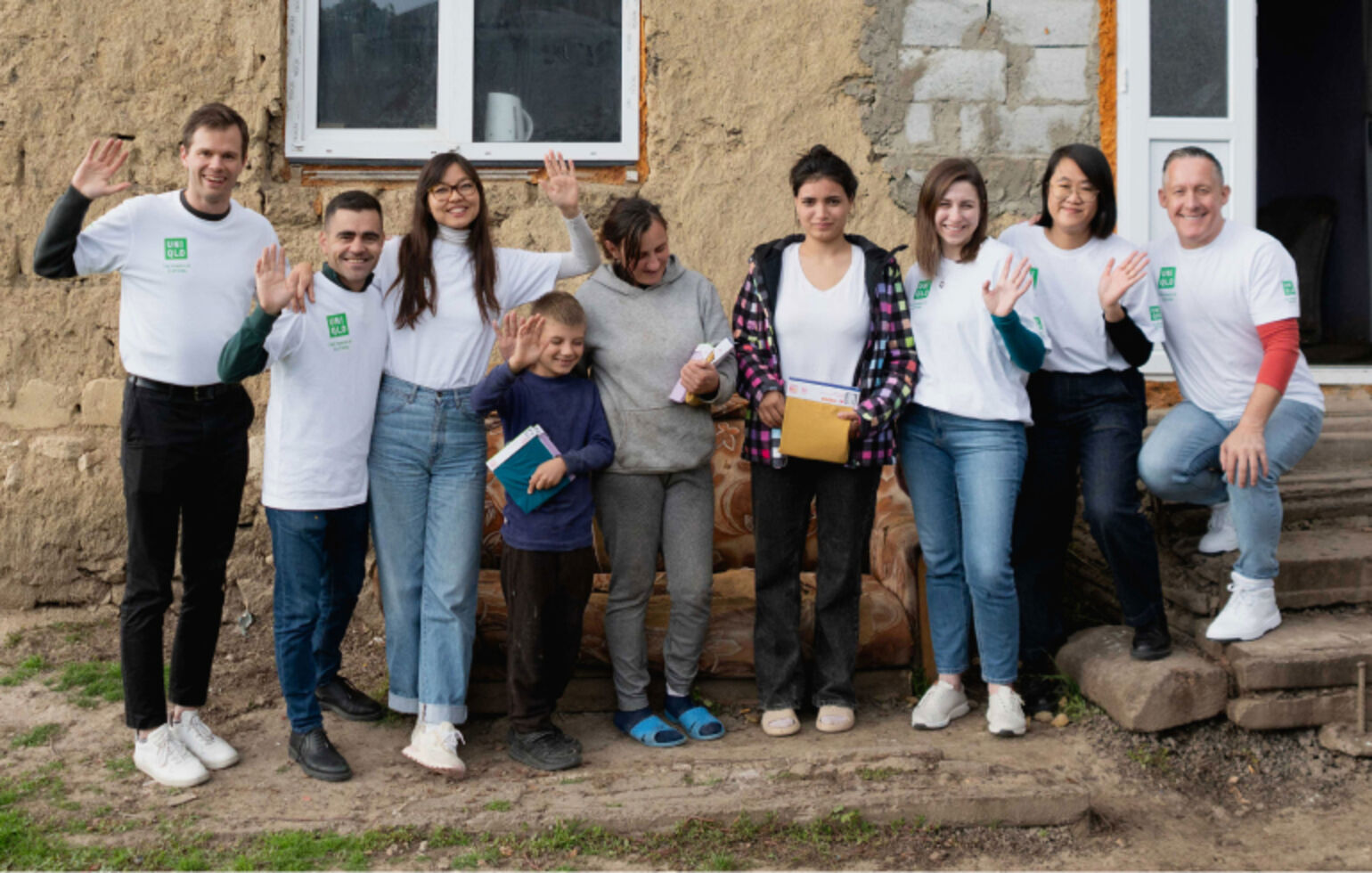 冬の寒さに備えてヒートテックなどの衣料を寄贈