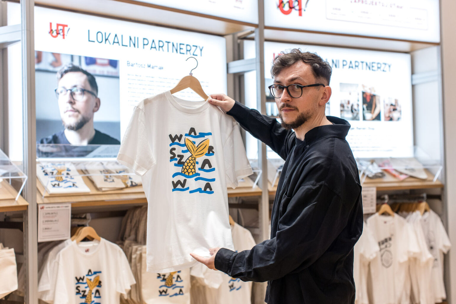 地元アーティストや飲食店とのコラボレーション商品