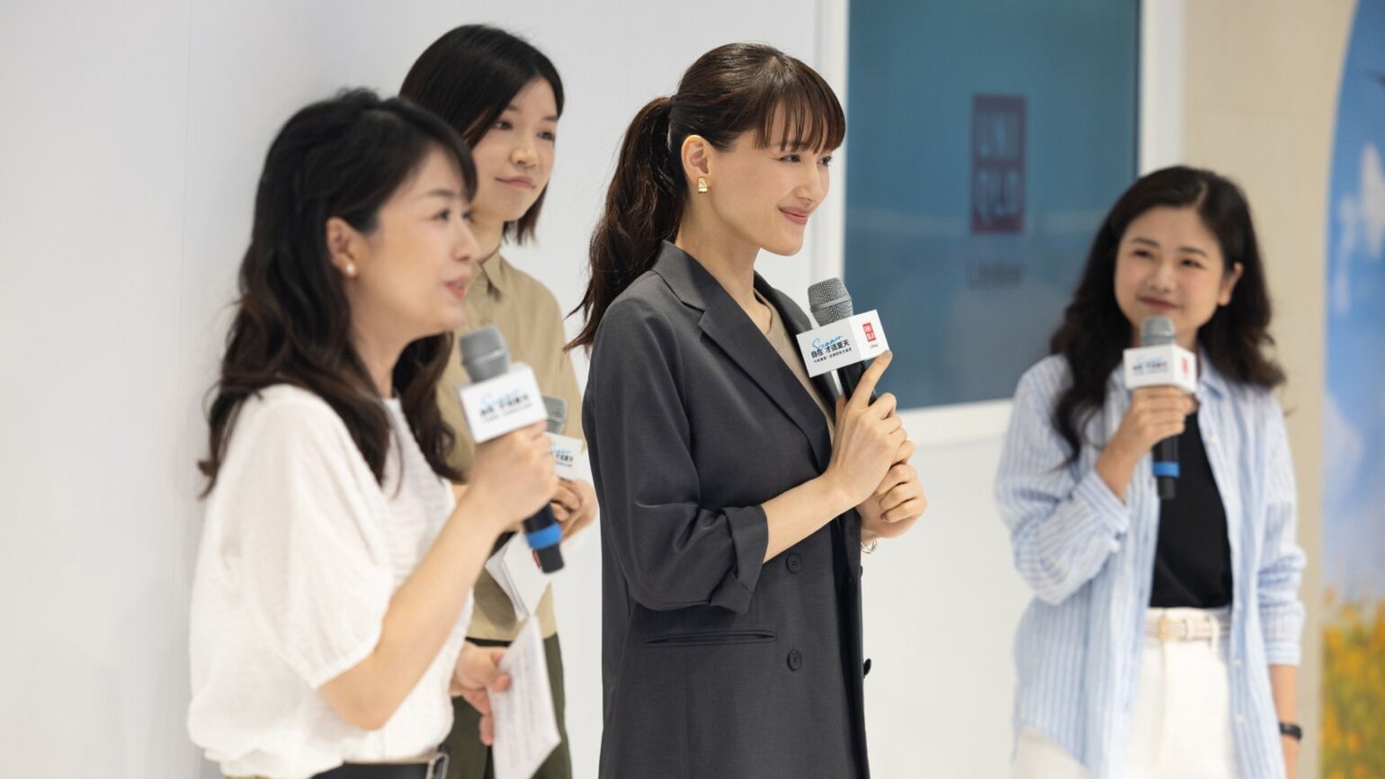 LifeWear スペシャルアンバサダー 綾瀬はるかさん ユニクロ上海でのイベントに登場