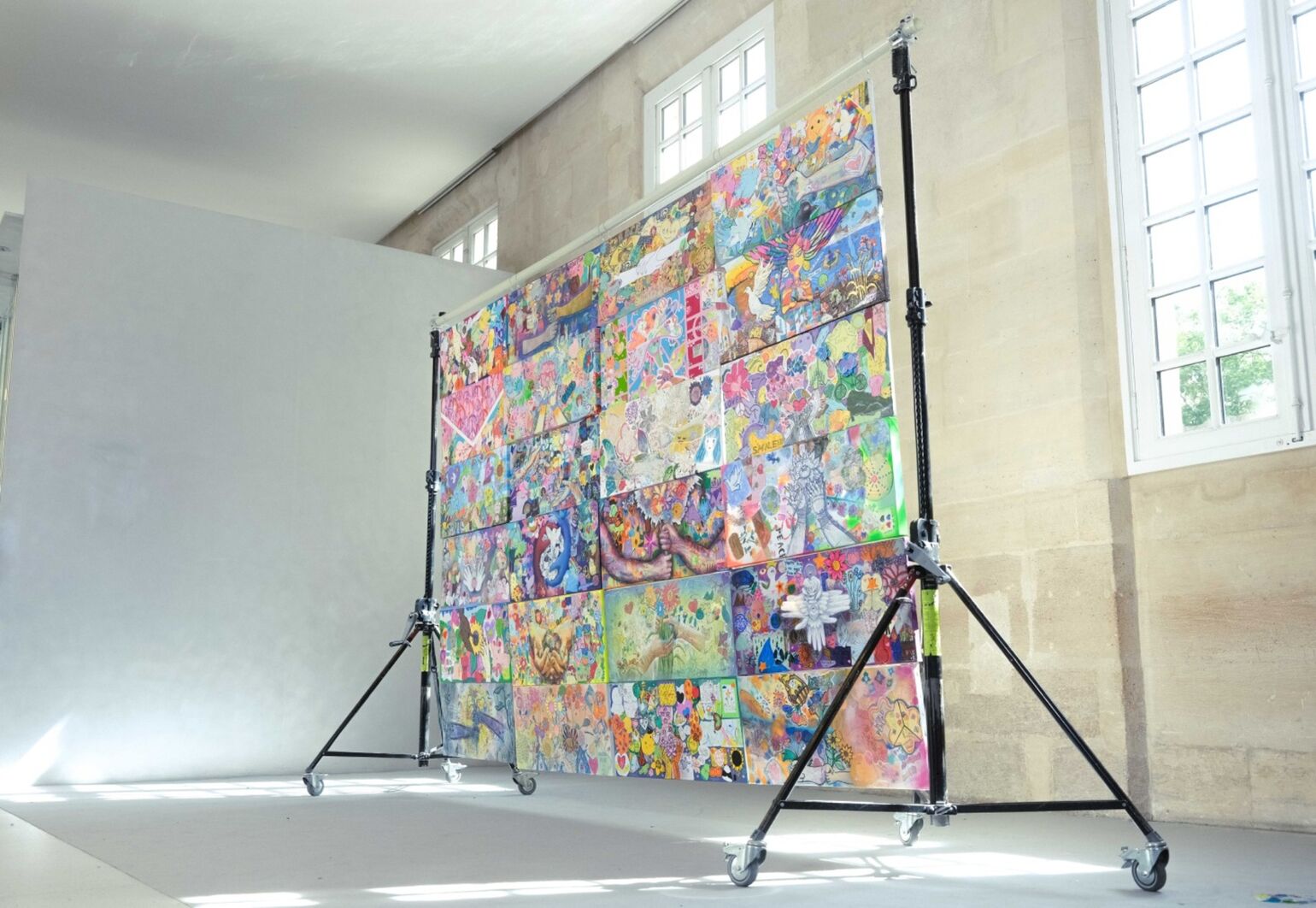 世界中で制作されたアートが平和を願うひとつの大きな作品に