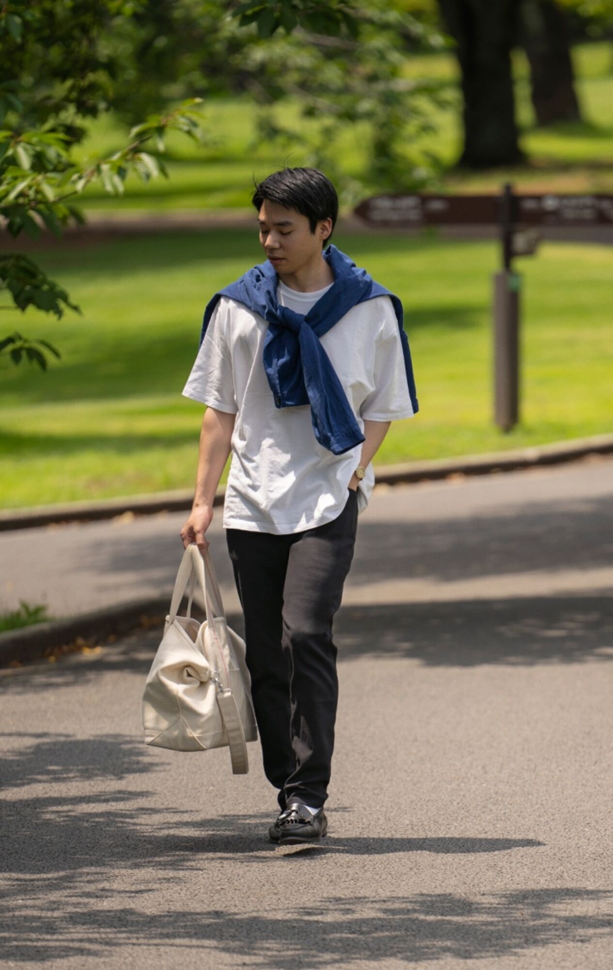 ストレスフリーで着こなせるVラインシルエットが新鮮