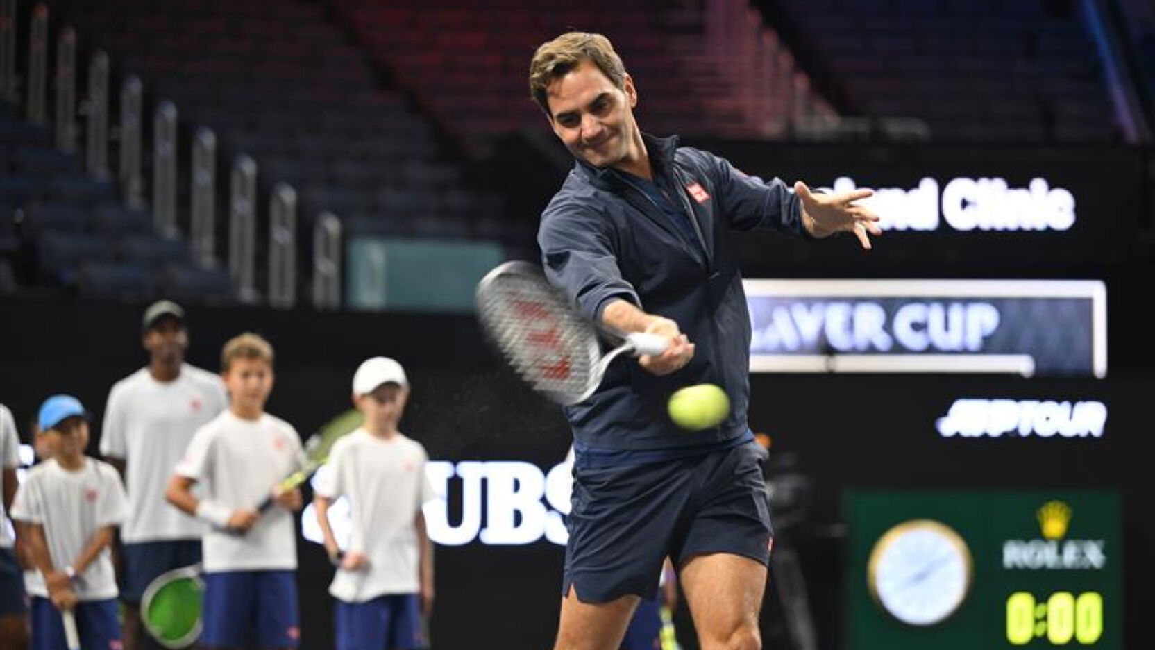 新品　ユニクロ　テニス　ウェア　オリンピック　ロジャーフェデラー　スイス　XL 新品 ユニクロ テニス ウェア オリンピック ロジャーフェデラー スイス