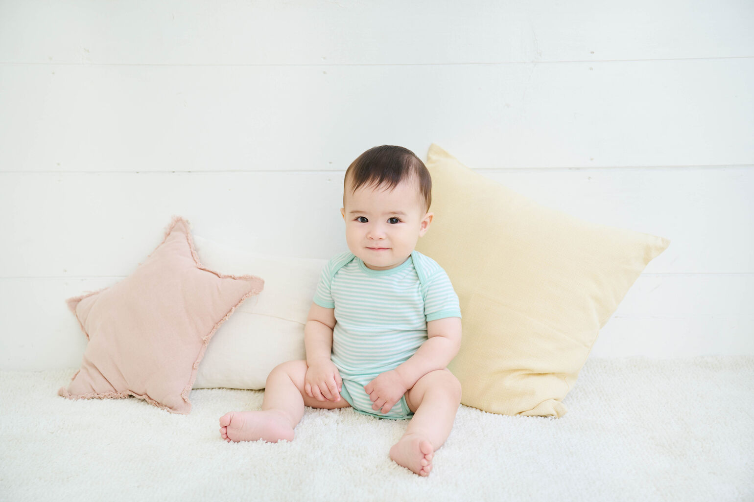 ボディスーツを着た赤ちゃん