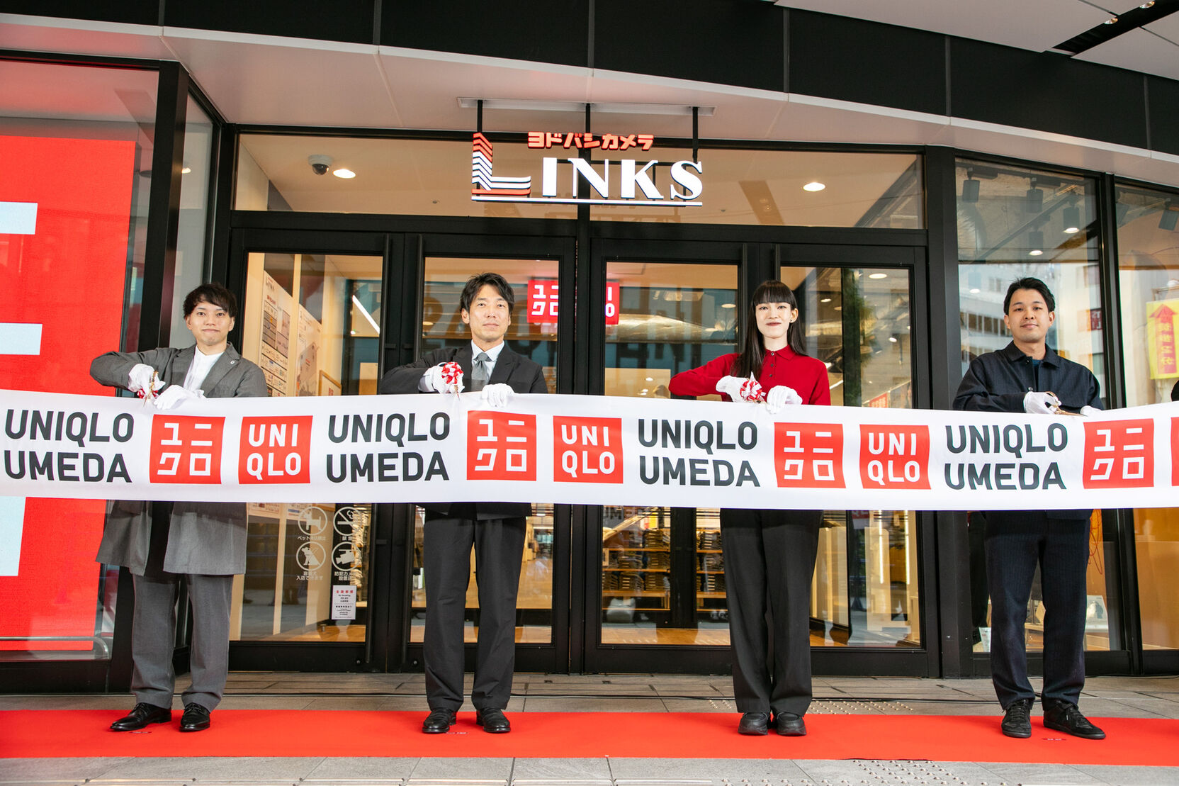 UNIQLO - 10/22〆◎UNIQLOユニクロ白カシミヤ100%Vネック福袋GU無印ザラ好 西日本最大のグローバル旗艦店「UNIQLO UMEDA」がオープン｜UNIQLO