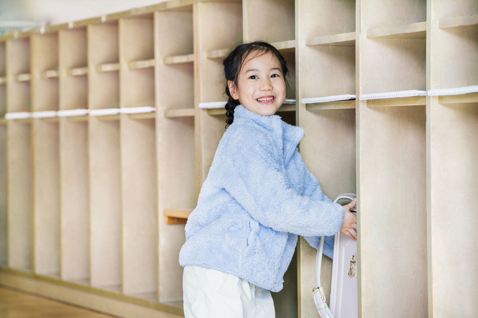 ファーリーフリースを着た女の子の画像