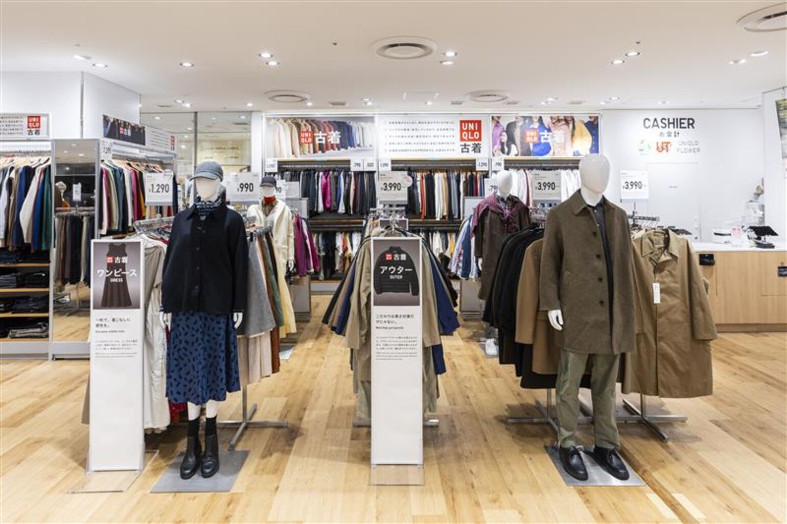 ユニクロ天神店店内画像
