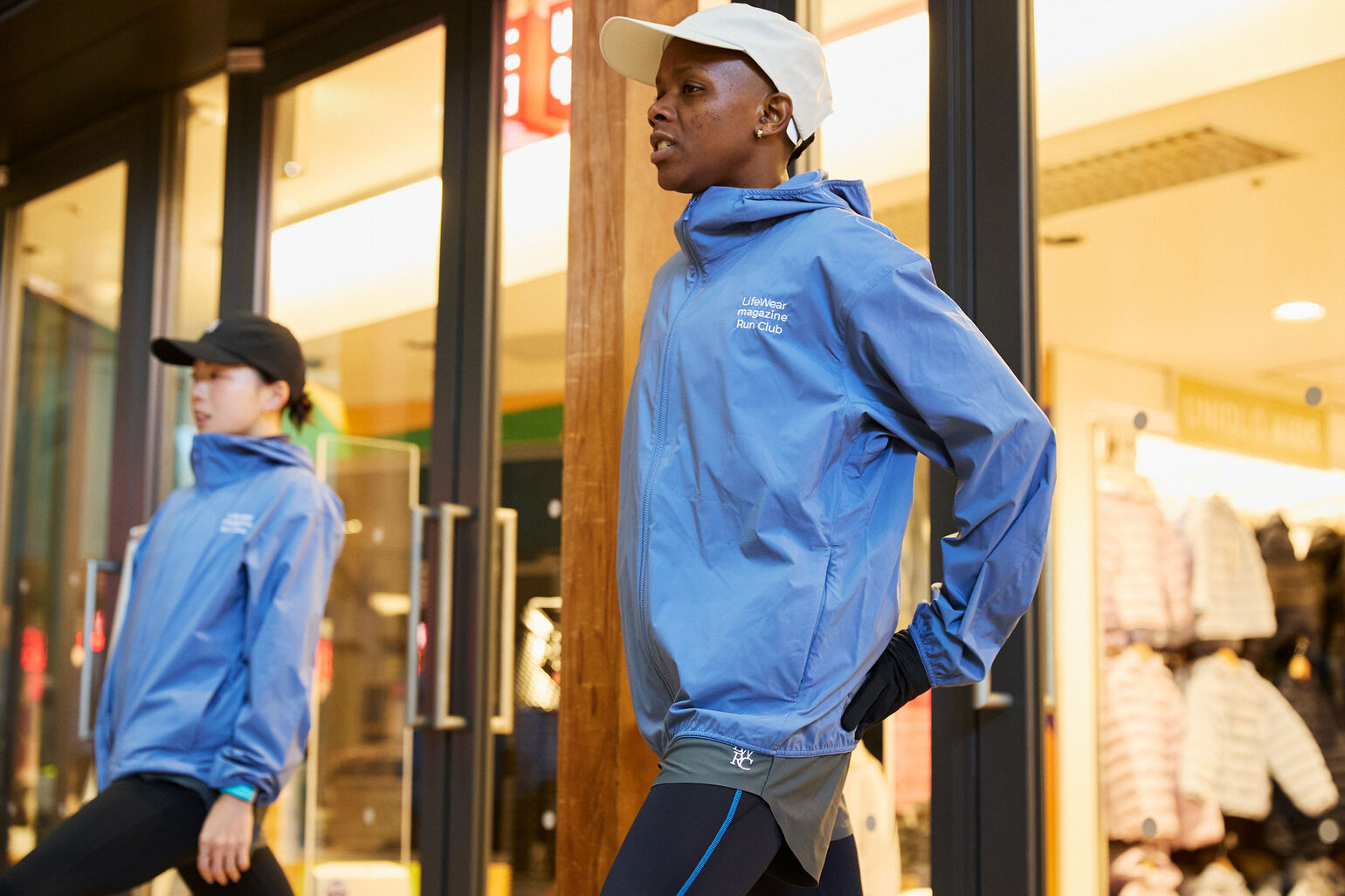 ウォーミングアップするドルフィン選手の画像