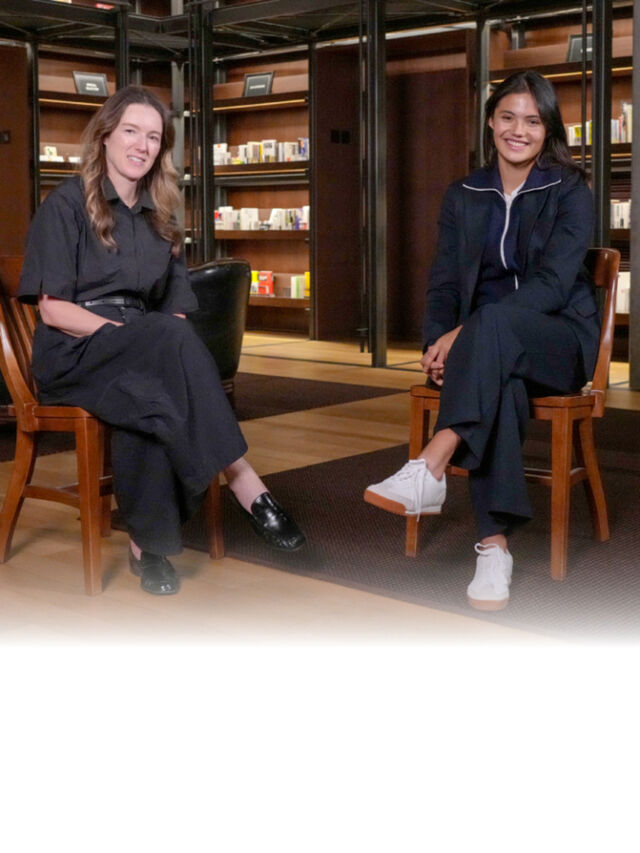 支え合うことの力：クレア・ワイト・ケラーとエマ・ラドゥカヌ、自信をめぐる人生とコートの物語