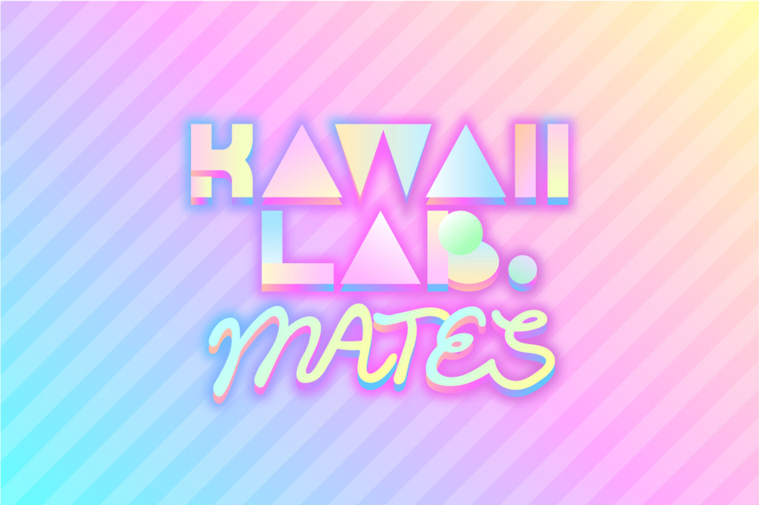 KAWAII LAB. MATES（カワイイラボメイツ）のロゴ。パステルカラーのグラデーションが施された幾何学的なフォントのデザイン。背景はピンクや水色、黄色のパステルカラーが斜めに交差するストライプ模様。