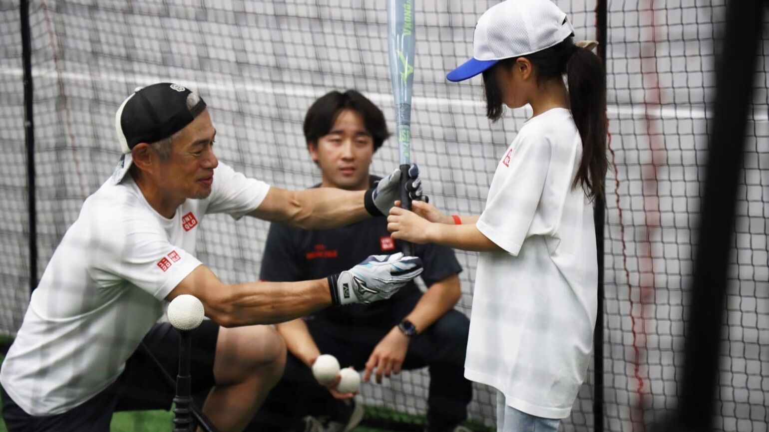 バッティングのレクチャーをしているイチローさん