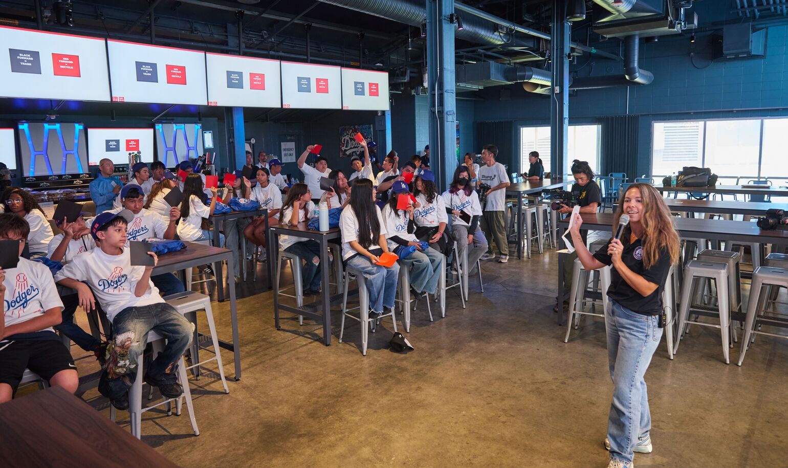 座学を受けるUNIQLO Field at Dodger Stadium Academyの参加者