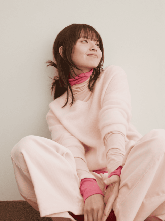 心ほどける瞬間。 齋藤飛鳥が着る、UNIQLO : C 極暖ヒートテックカシミヤブレンド