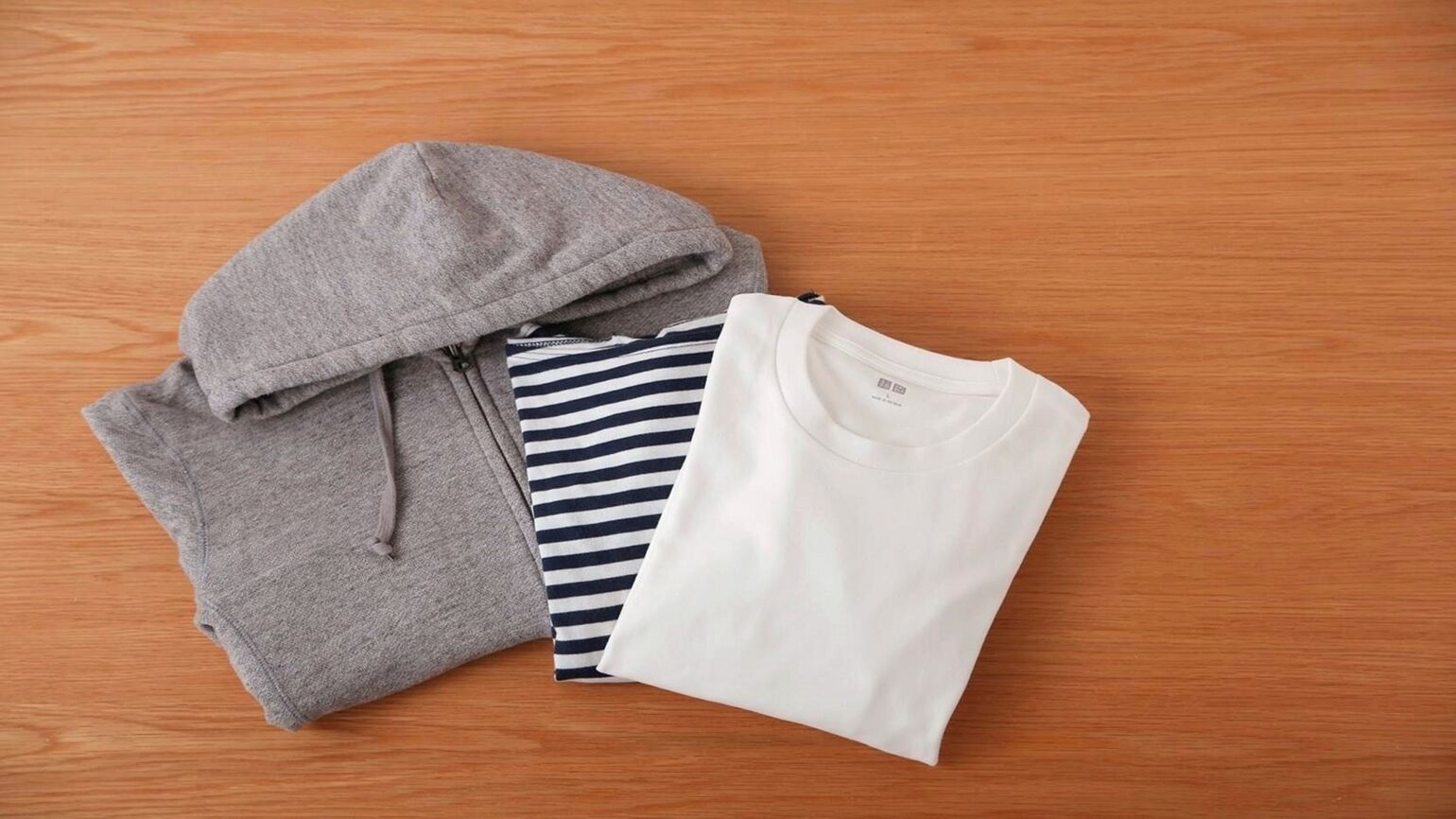 服のたたみ方特集 コンパクトに収納したい 厚紙を使うテクもご紹介