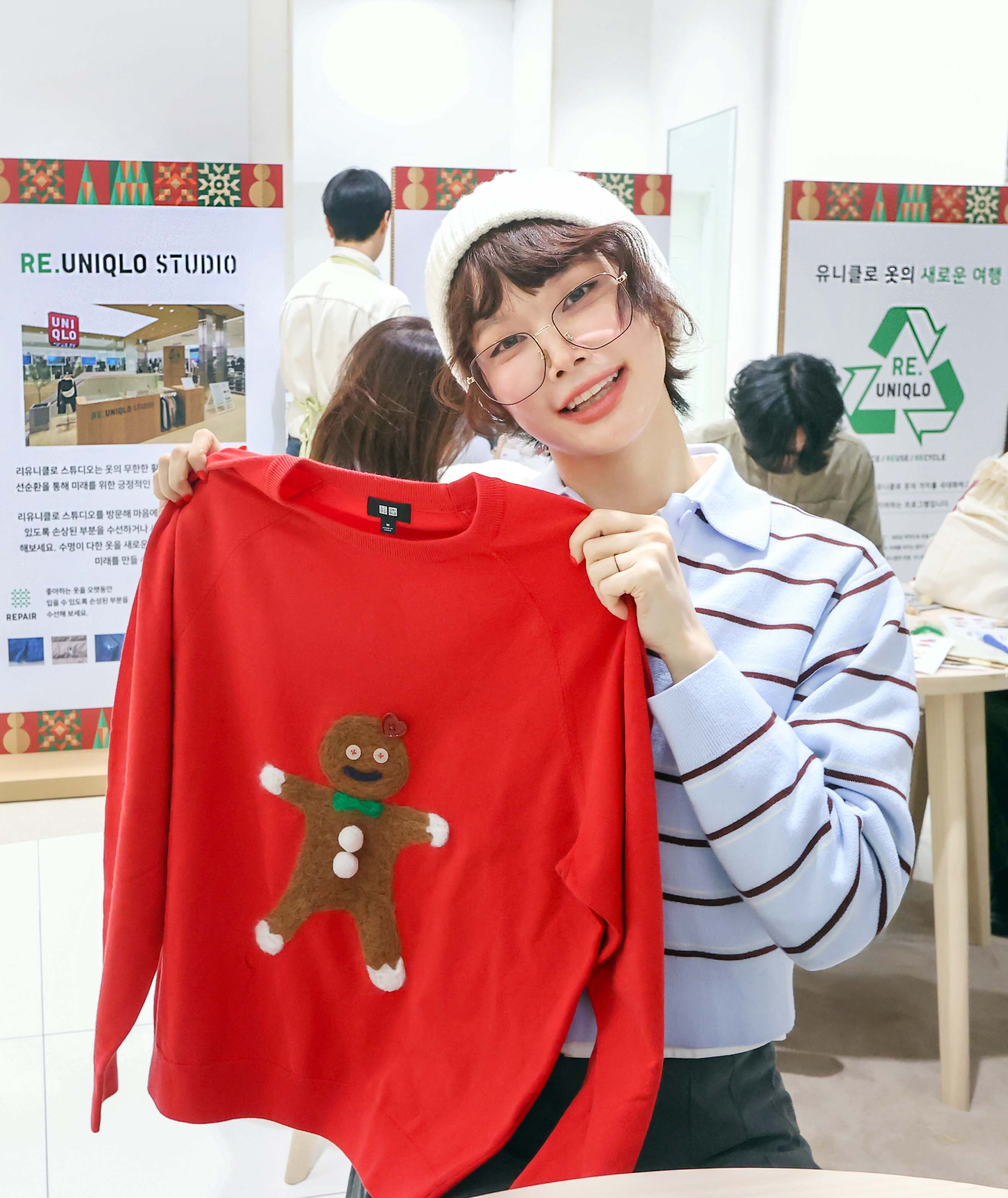 [사진자료3] 더 이상 입지 못하는 니트를 어글리 니트로 새롭게 만든 톱모델 송경아.jpg