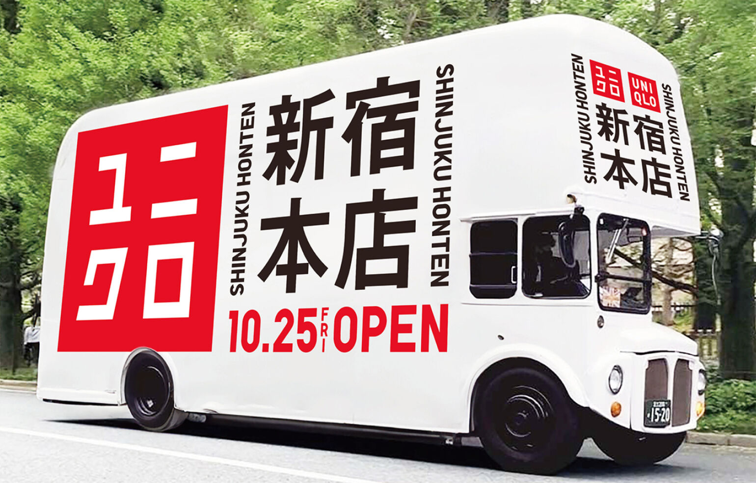 bus wrapped with the UNIQLO Shinjuku HONTEN branding