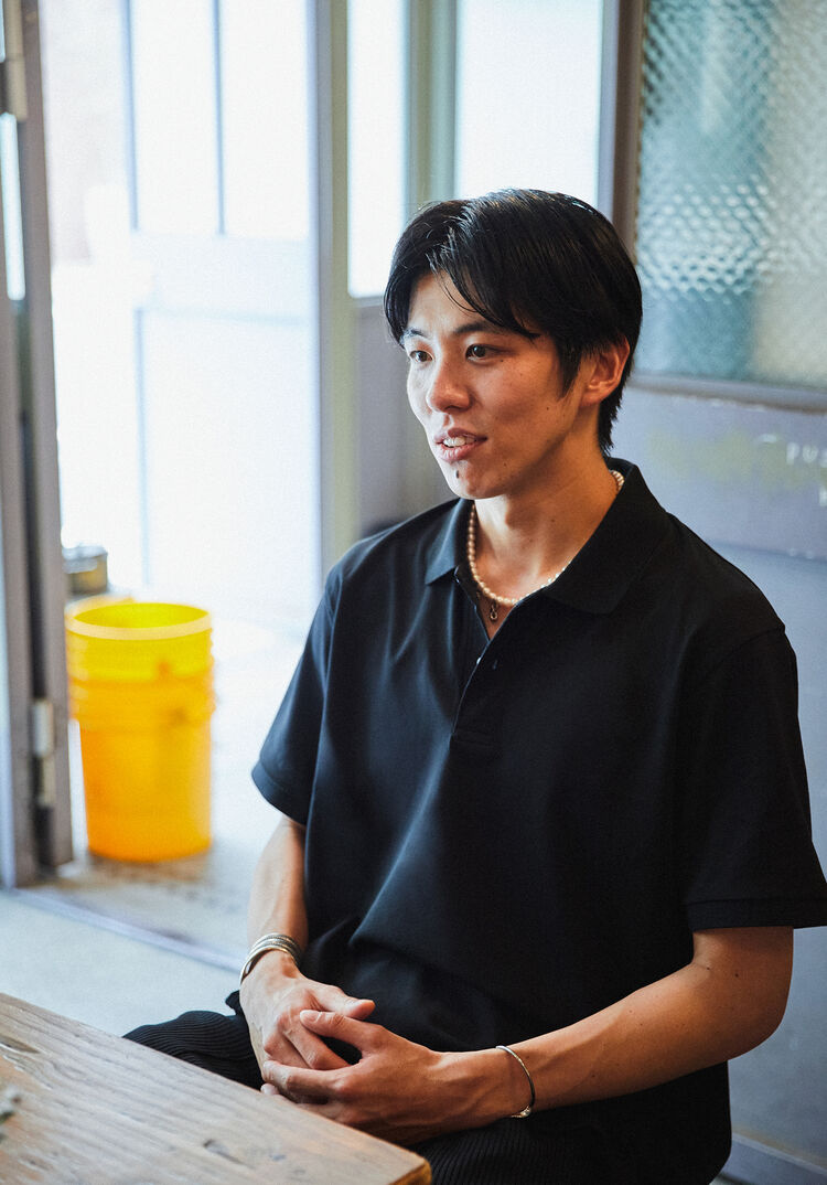 座っている北原さん上半身