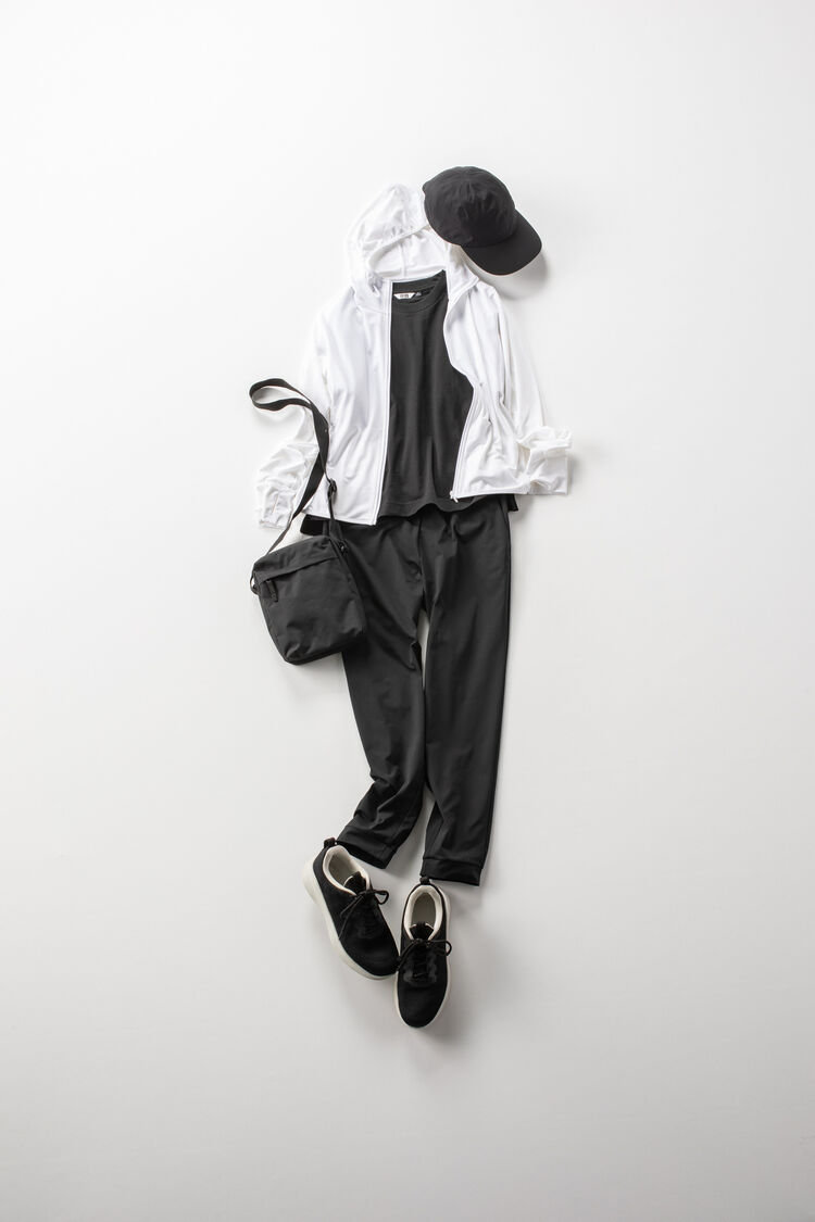 Tシャツにジョガーパンツで競技にも参加できるスポーティなママコーデ