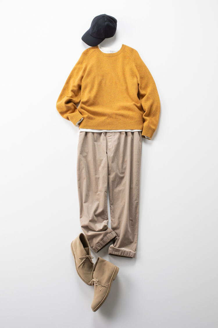 ルームパンツにワッフルTとセーター、キャップを合わせたメンズコーデ