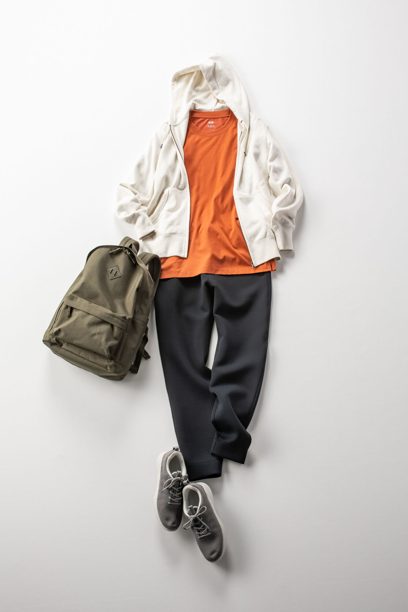 スウェットパーカーとスウェットパンツで作るパパの秋の運動会コーデ