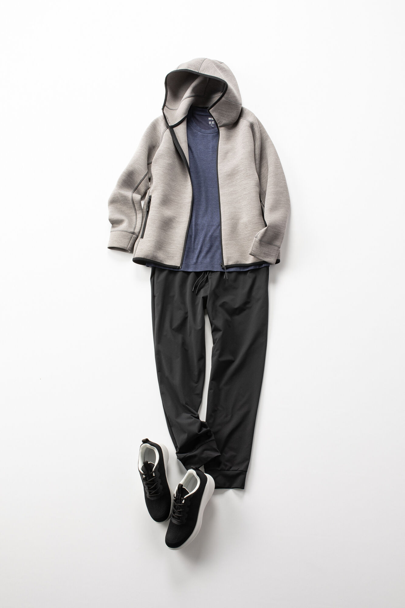 Tシャツにジョガーパンツで競技にも参加できるスポーティなパパコーデ