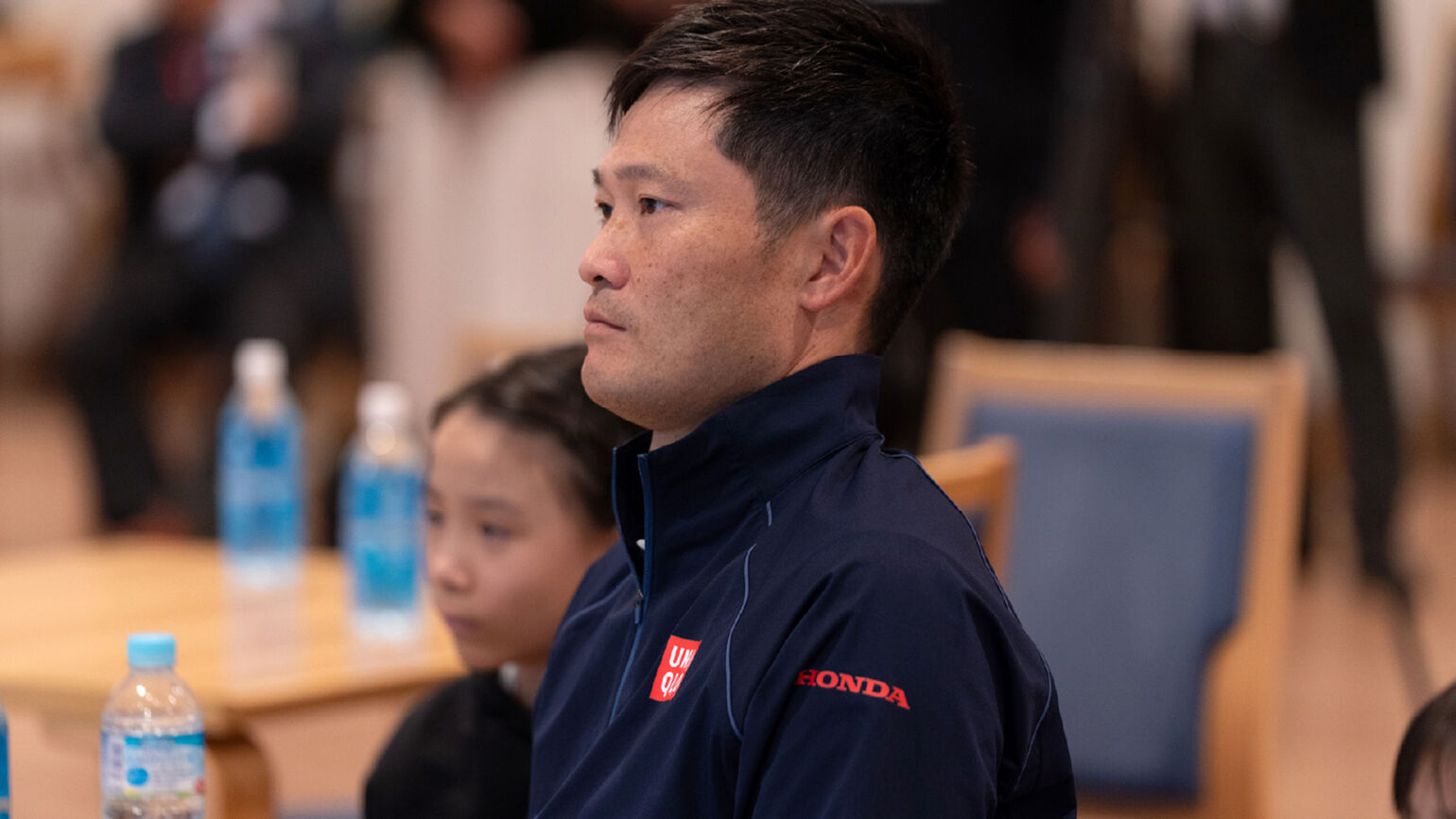 An image of Shingo Kunieda gazing intently/staring.