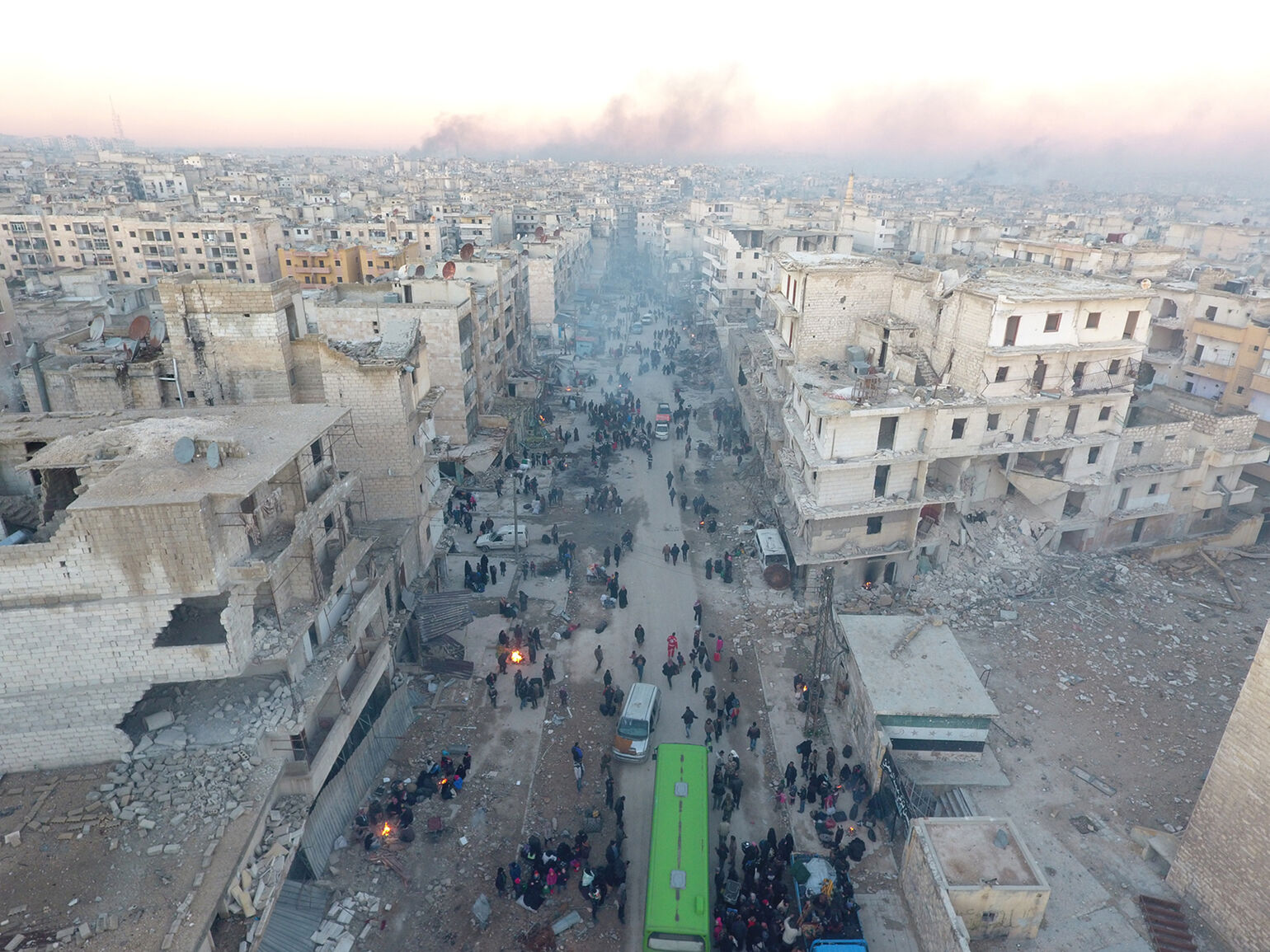 Image of people waiting at the Ramosi intersection.