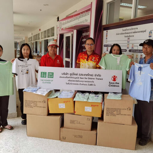 Oct 03, 2024 | UNIQLO delivered 2,600 pieces of clothing to Save the Children to assist children and families affected by the flood in Chiang Rai.
