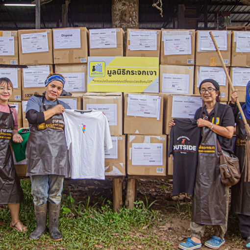 Sep 10, 2024 | UNIQLO delivered over 2,000 pieces of clothing to the Mirror Foundation to assist those affected by the flood in Chiang Rai.
