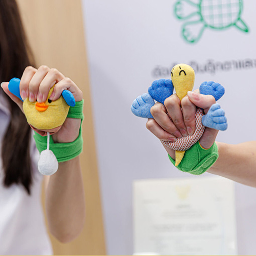July 2, 2025 | ยูนิโคล่ ร่วมกับ โรงเรียนสาธิตจุฬาฯ สานต่อโครงการ Happy Gloves เพื่อเด็กพิการทางสมอง