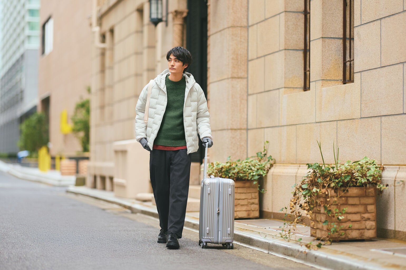 ผู้ชายสวมเสื้อฮู้ดกันหนาว Hybrid Down