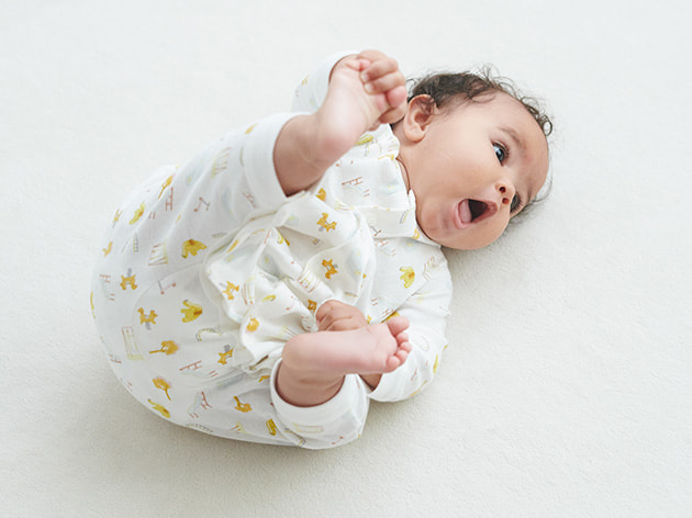 6個月新生兒 開始翻身、坐起拓展新世界，建議選用伸縮彈性佳的單品