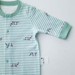 品質標示標籤位於外側