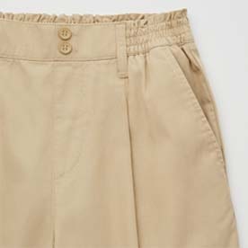 全腰圍鬆緊款式，穿起來更方便舒適。