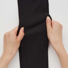 採用平織布料，打造極致柔軟穿著感。無論跑步或蹲下都輕而易舉的ULTRA STRETCH素材。