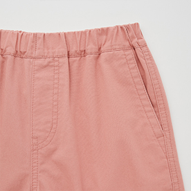 全腰圍鬆緊款式，穿起來更方便舒適。