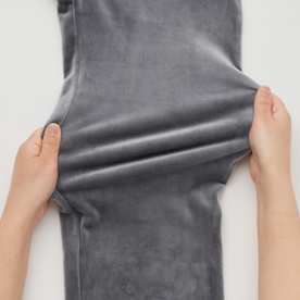 無論跑步、蹲下等各種身體活動皆能輕鬆舒適。好穿易活動的特級彈性材質。擁有柔滑肌膚觸感。