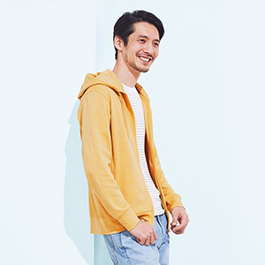 連帽外套
 俐落有型，活動性佳。推出AIRism抗UV連帽外套，男生也能輕鬆防曬。
