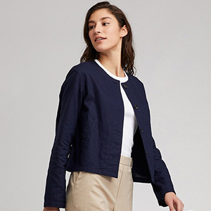 無領外套/正裝外套
柔順優美素材，散發女性魅力。高雅風格及舒適質地兼具，伸縮性高JERSEY素材。
