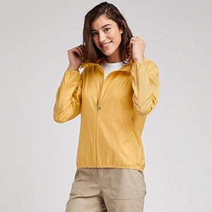 連帽外套 俐落有型，活動性佳。

