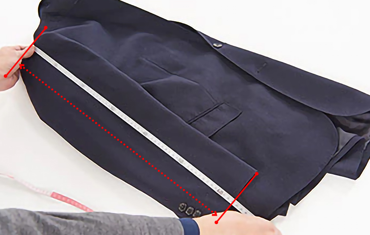 從肩膀末端到袖口長度