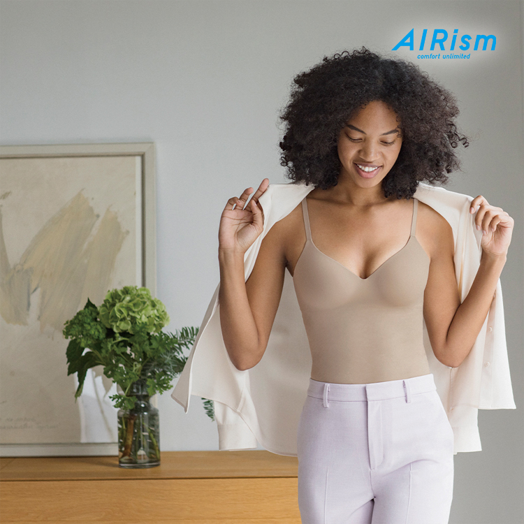 作為時尚透膚襯衫的內搭穿著